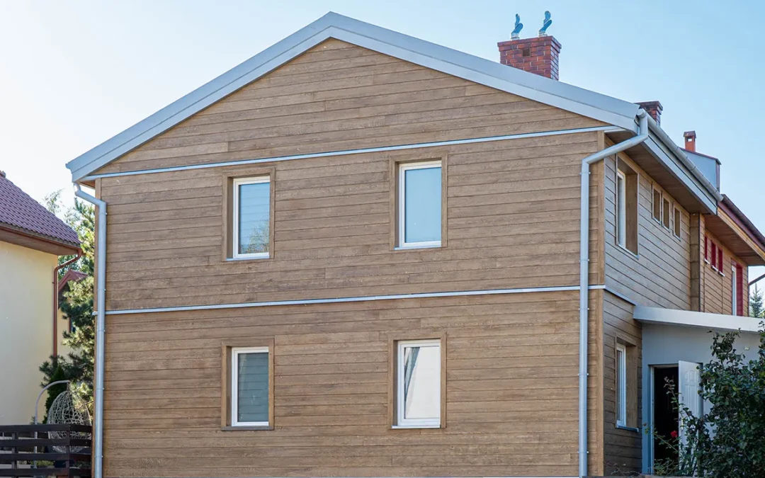 Realizacja SHERA Walnut —&nbsp;elewacja w&nbsp;drewnopodobnym kolorze